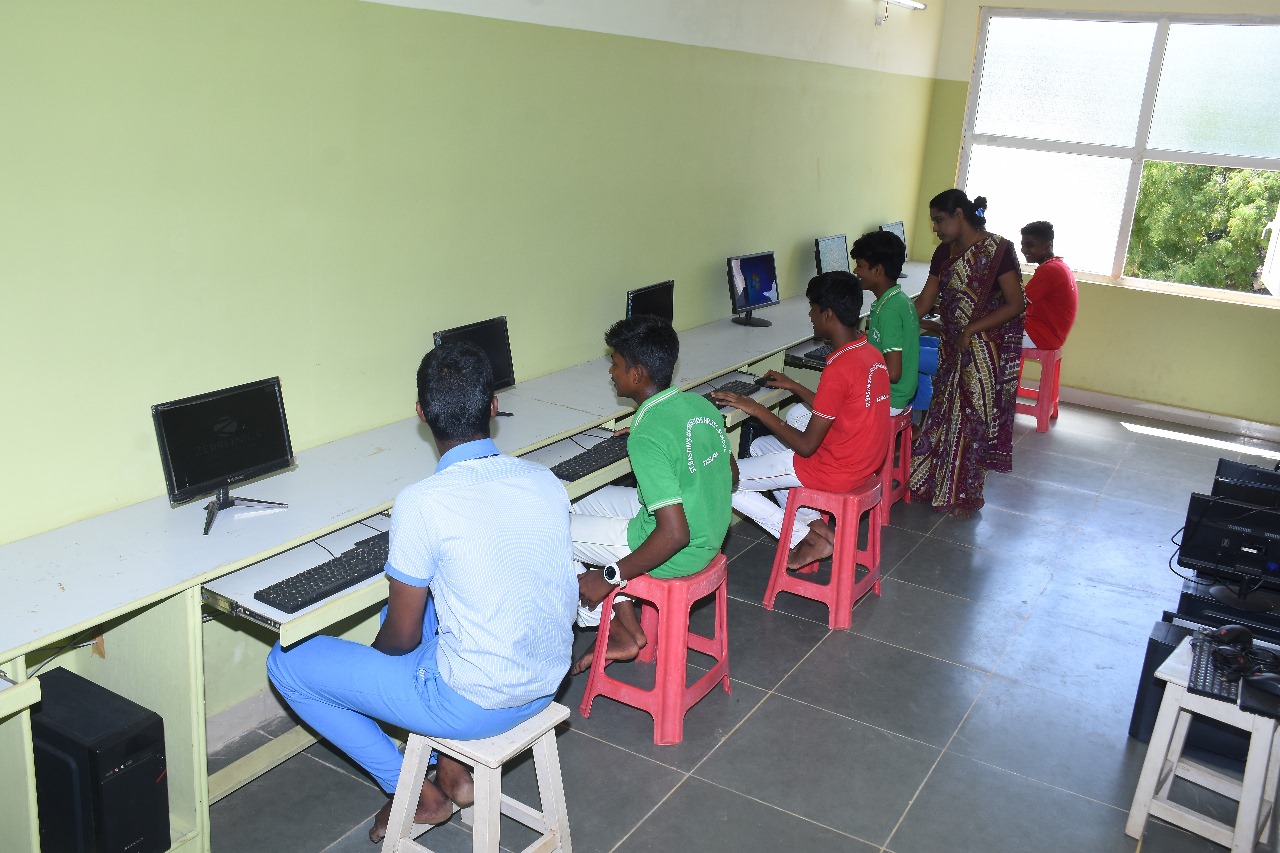 Computer Lab Image 1